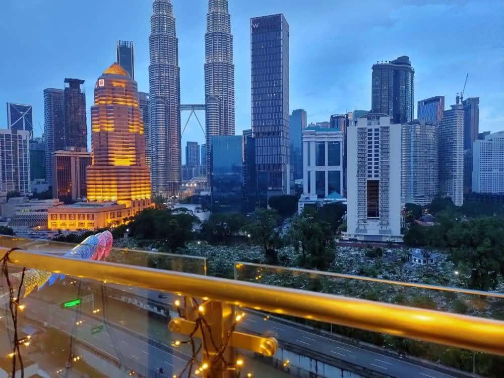 Klcc Legasi Direct View With A Superking Bed At A 3-Bedroom Premium Unit 쿠알라룸푸르 외부 사진